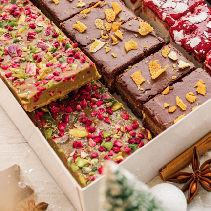 Cutia cu bunătăți de Crăciun și Anul Nou